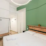 Entire With Patio In The Isola Area شقة ميلان