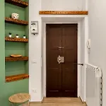 Entire With Patio In The Isola Area * ميلان