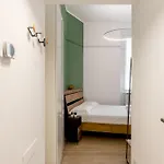 Entire With Patio In The Isola Area * ميلان