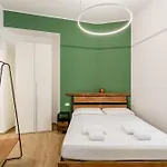 Entire With Patio In The Isola Area شقة ميلان