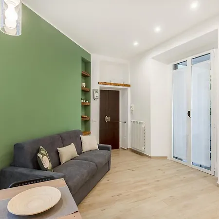 Entire With Patio In The Isola Area شقة ميلان