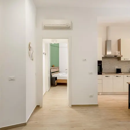 Entire With Patio In The Isola Area * Mailand
