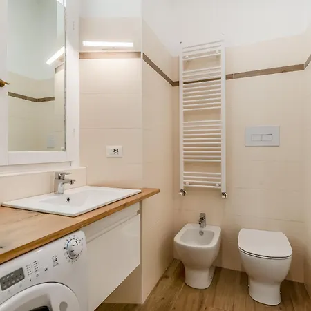 Apartment Entire With Patio In The Isola Area Mailand