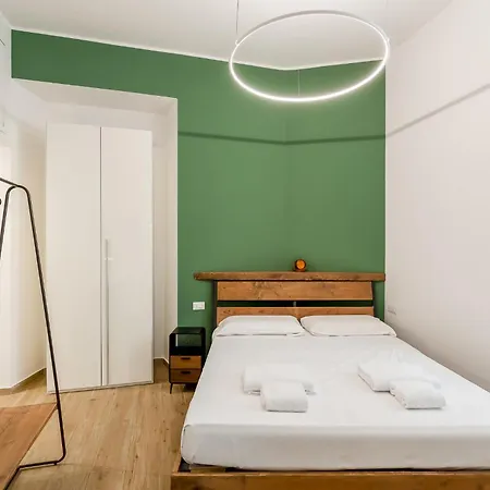 Entire With Patio In The Isola Area Apartment Mailand