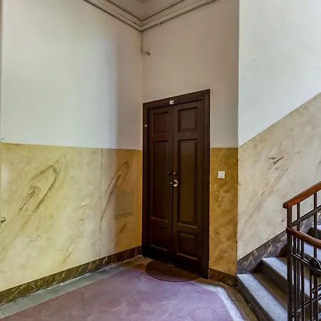 Entire With Patio In The Isola Area Mailand