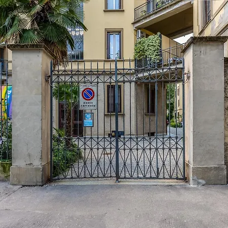 Entire With Patio In The Isola Area Apartment