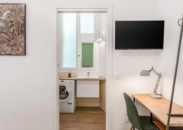 Entire With Patio In The Isola Area شقة ميلان